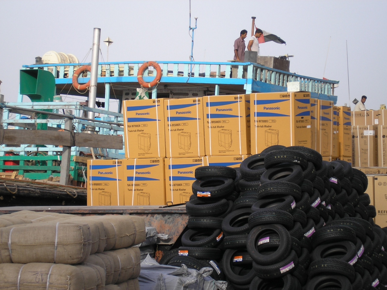 cargo at port dubai uae jun 2007
