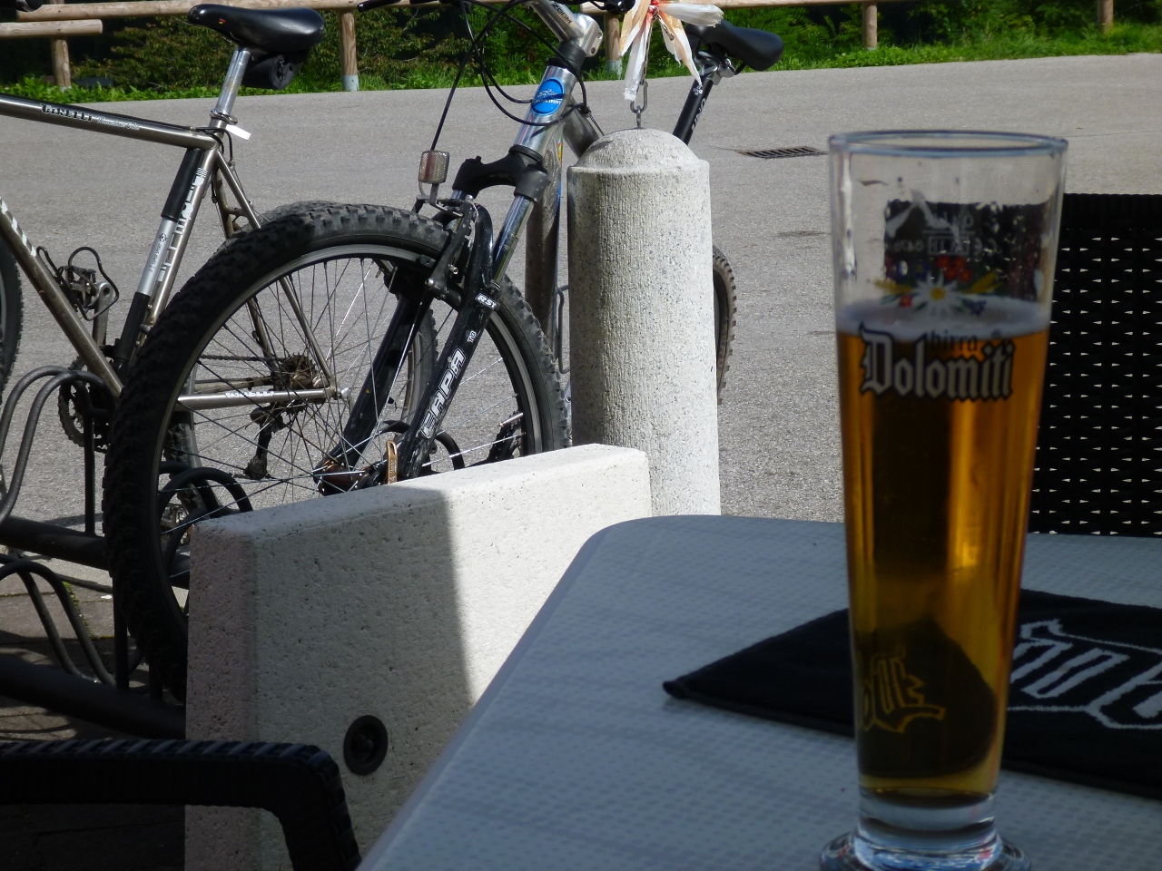 beer rest stop bike Calalzo Italy aug 2014